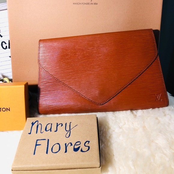 LV clutch in Epi Leather sold ❌luxonlinecanadafbpage - Picture 1 of 13